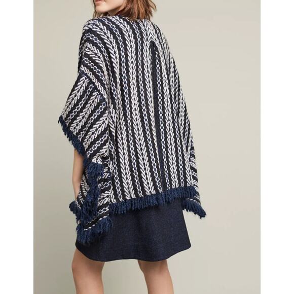 Sleeping on Snow ONE SIZE Tajo Jacquard Poncho Navy Cream GORGEOUS - Picture 2 of 8